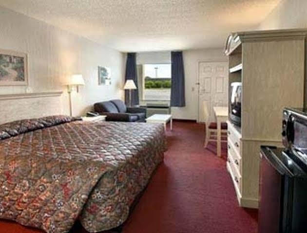 ซูเปอร์ 8 บาย วินด์แฮม ริชเบิร์ก/เชสเตอร์ แอเรีย Motel Richburg ภายนอก รูปภาพ